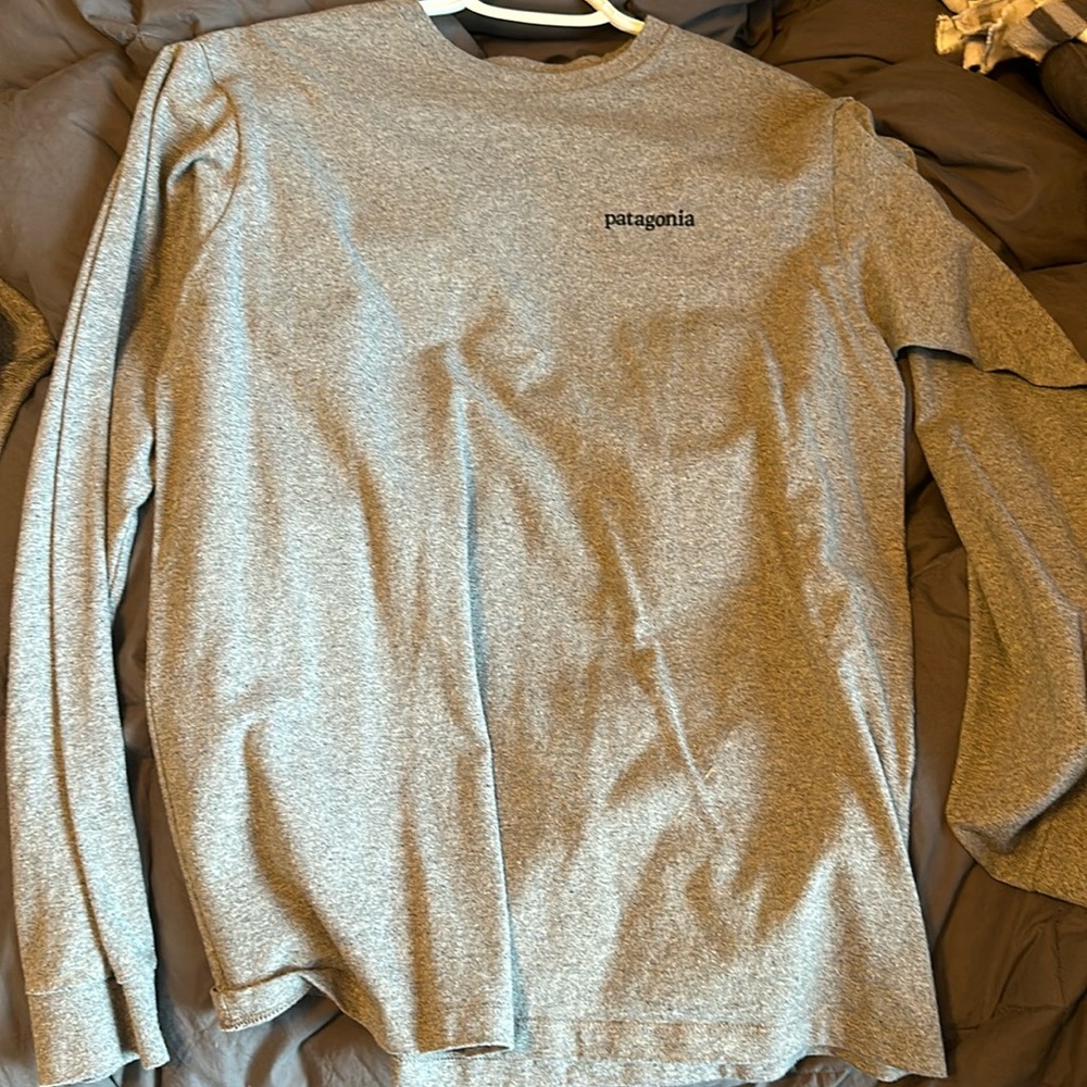 Patagonia woman’s small grey long sleeve